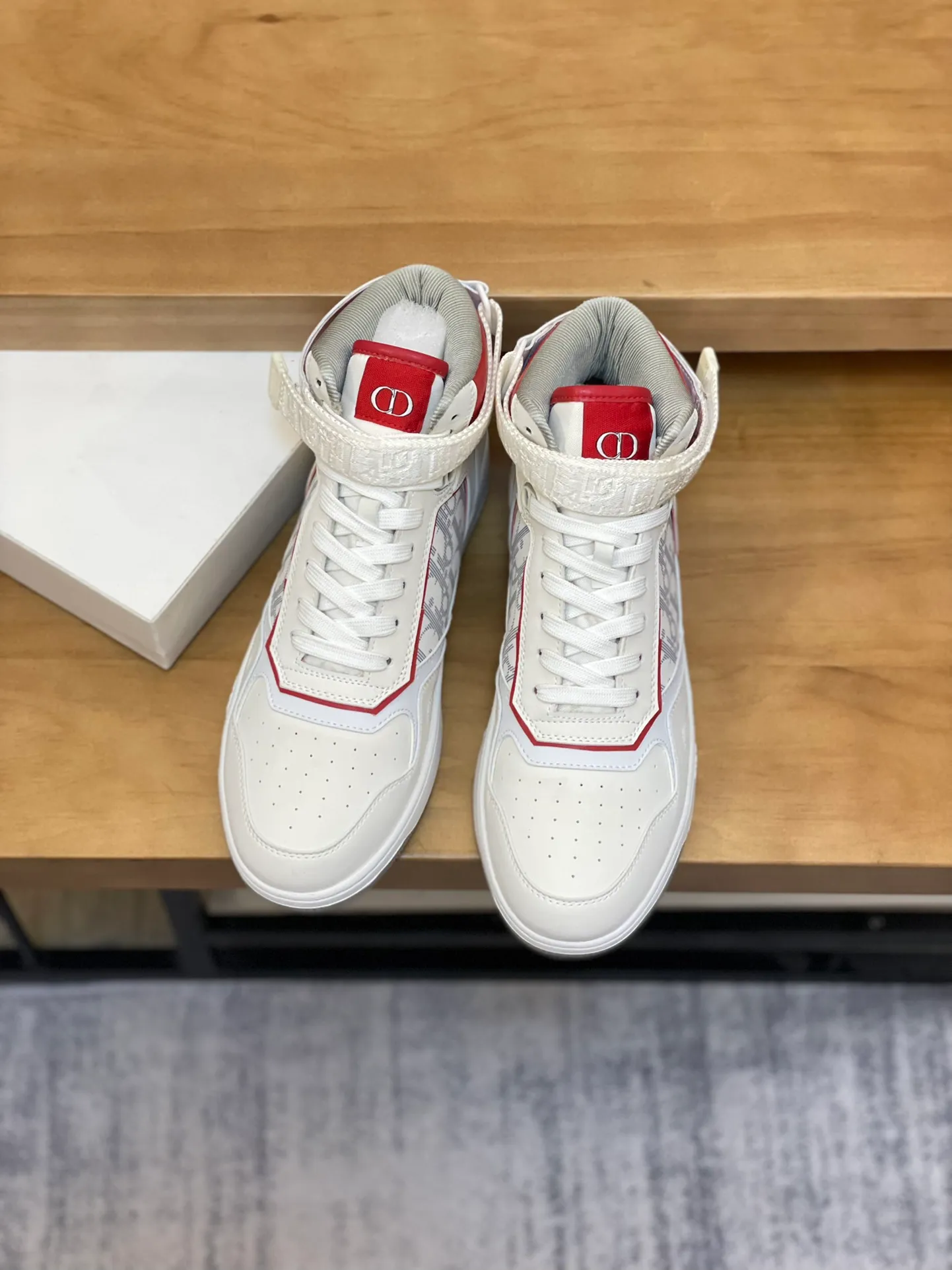 Men's shoes: 💰P460¥ Product trademark: Dior* "Dior*" high-top casual shoes Regular size: 38-44 (can be customized to 45.46) Product materials: Upper imported cowhide stitched with original fabric, breathable lining, original outsole. Number: 1006